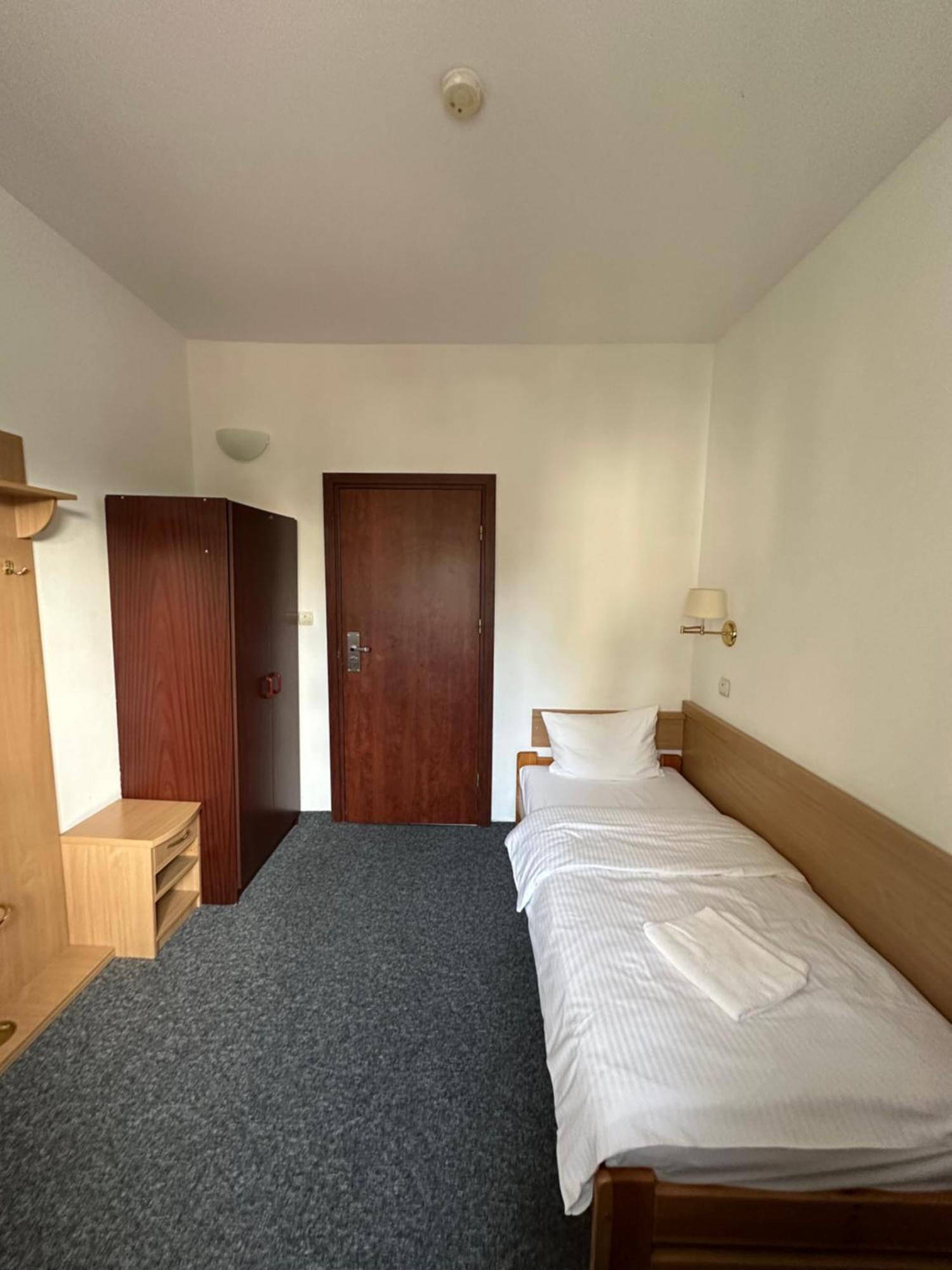 Lezzet B&B Pokoj Goscinny & Turkishrestaurant Warsaw Exterior photo