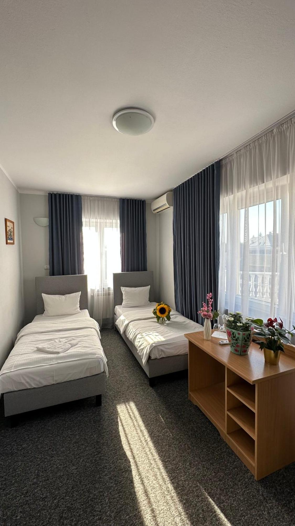 Lezzet B&B Pokoj Goscinny & Turkishrestaurant Warsaw Exterior photo