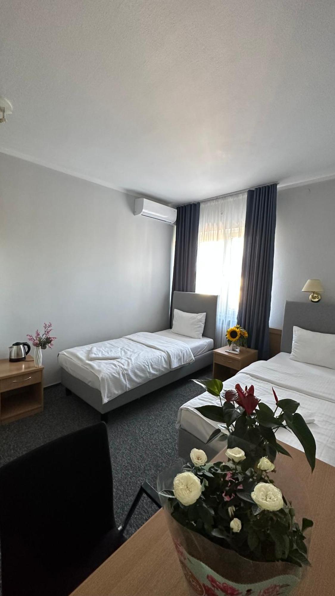 Lezzet B&B Pokoj Goscinny & Turkishrestaurant Warsaw Exterior photo