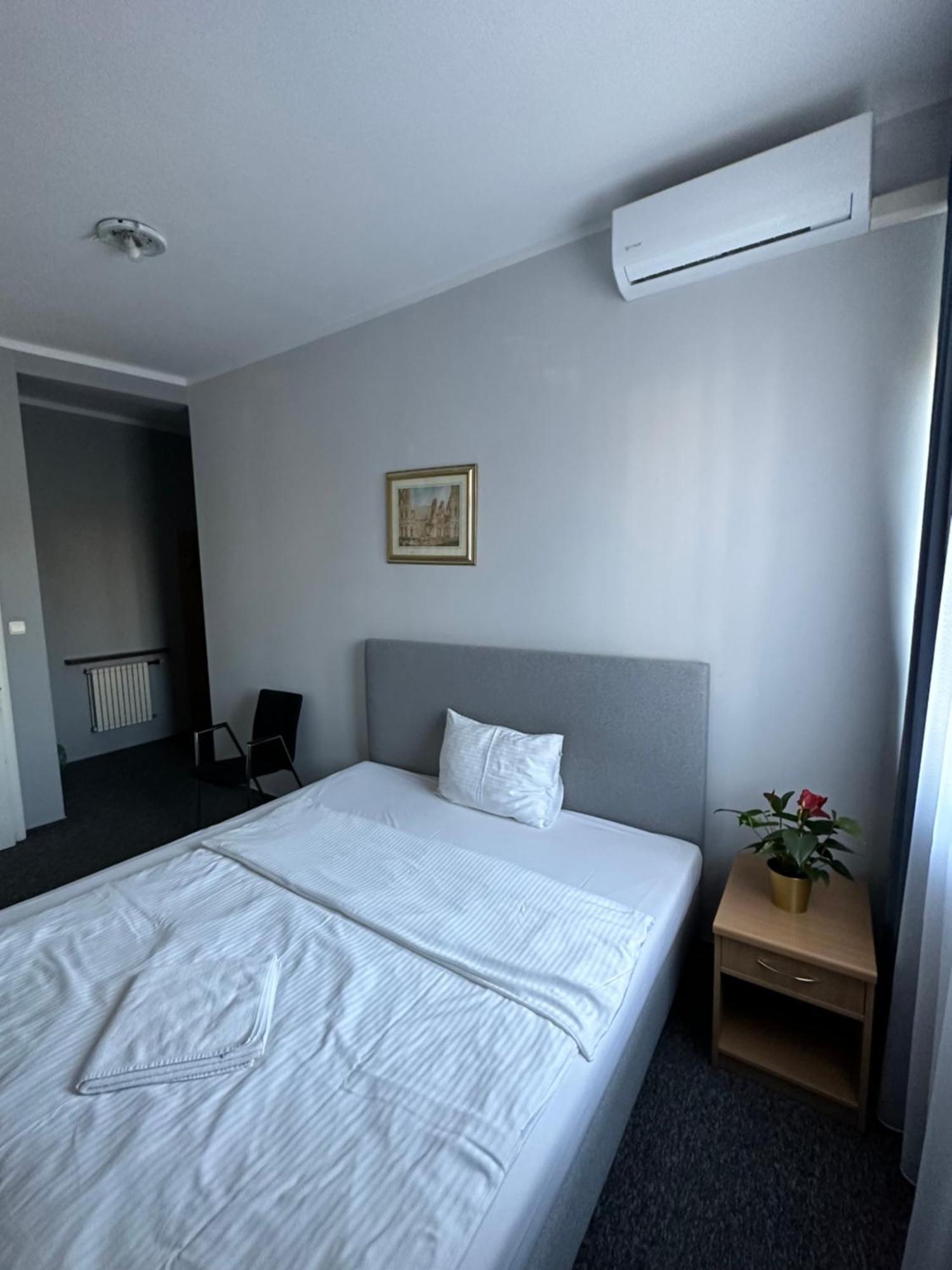 Lezzet B&B Pokoj Goscinny & Turkishrestaurant Warsaw Exterior photo